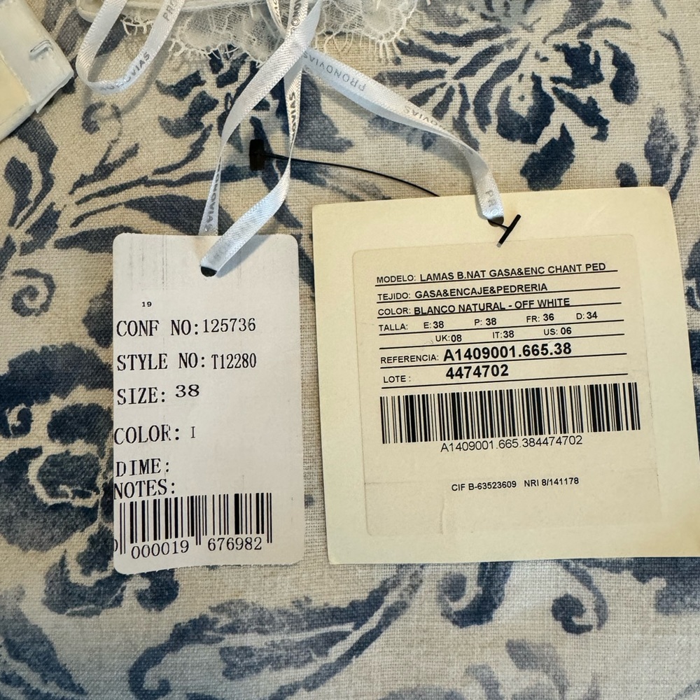 Never worn, 2014 Lamas Pronovias wedding dress in Off White, sz 38 - Picture 2 of 8